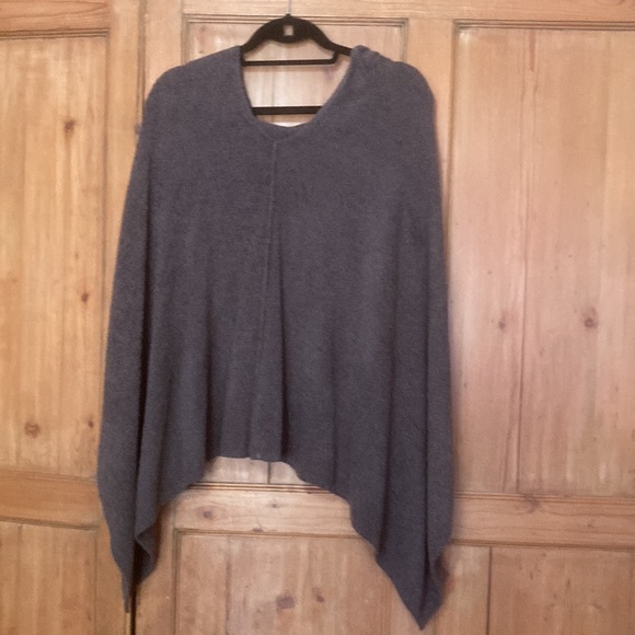 Barefoot Dreams poncho one size gray - Picture 2 of 6